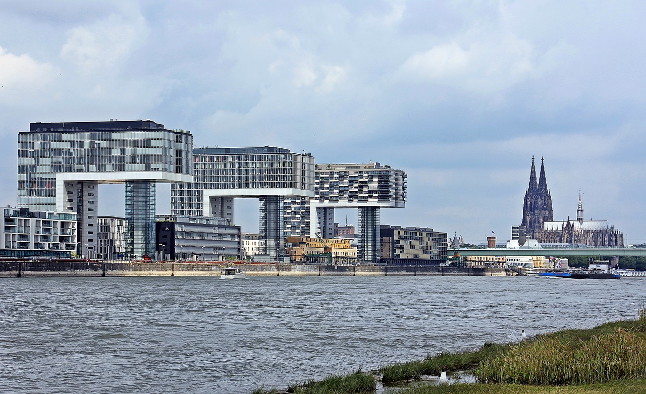 crane-houses-1507525_1280